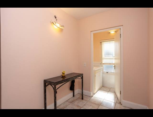3 BEDROOM APARTMENT TO LET IN HOUT BAY CENTRAL
